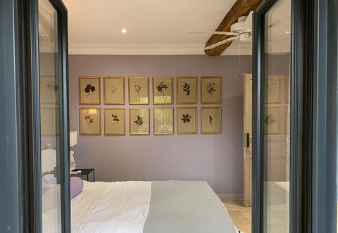 The room has direct access to the terrace. 