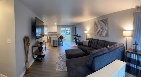 Living area | Smart TV, computer monitors, printers