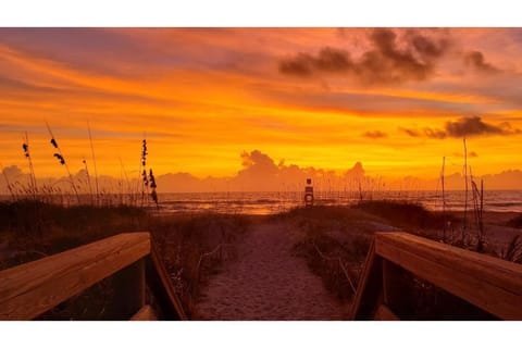 Beach nearby, sun loungers, beach towels