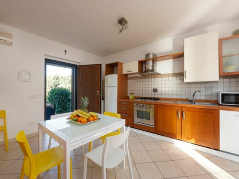 Furniture, Cabinetry, Kitchen Sink, Property, Sink, Countertop, Tap, Plumbing Fixture, Table, Wood