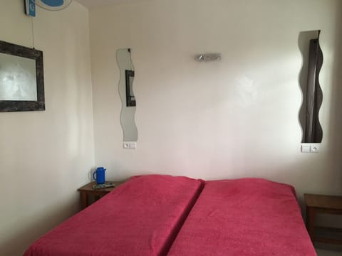 5 bedrooms, iron/ironing board, free WiFi, bed sheets