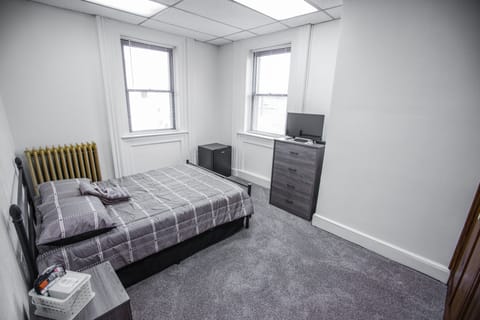 6 bedrooms, premium bedding, memory foam beds, in-room safe