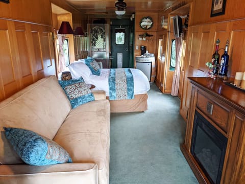 living room with mini fridge and microwave