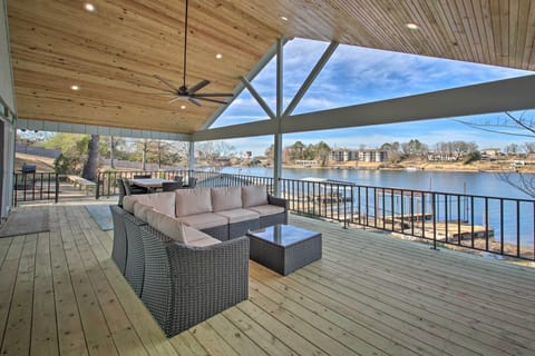 Lake Hamilton Vacation Rental | 4BR | 3BA | Step-Free Entry & Interior Access
