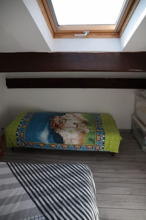 3 bedrooms, iron/ironing board, cribs/infant beds