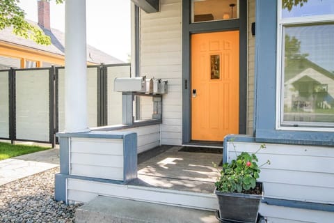 Welcoming curb appeal!