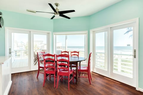 Comfortably sit up to 6 at the dining table overlooking the Gulf