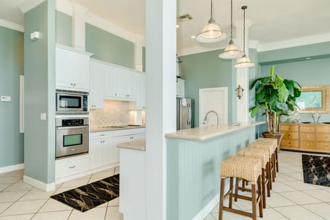 Plenty of space for everyone to help in the kitchen