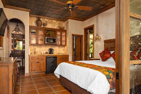 The Casita Verde suite sleeps 2 with a king bed. Private entrance and bath.