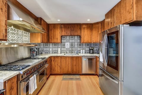 With room for a couple of cooks in the kitchen.