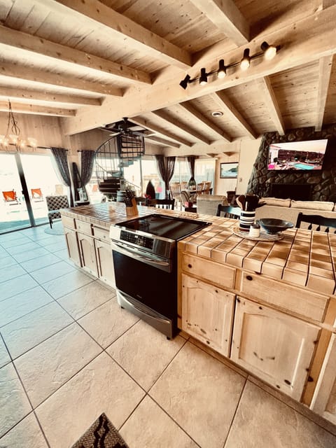 There are too many reasons to call this the "Great Room". Huge split-air and...