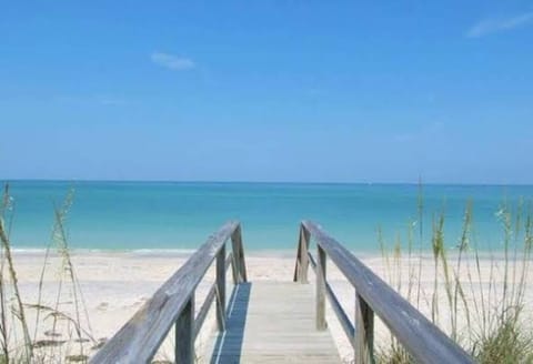 Beach nearby, sun loungers, beach towels