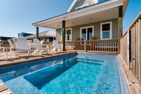 Private Pool overlooking the Gulf that can be heated! Great for your spring vacation to Dauphin Island!
