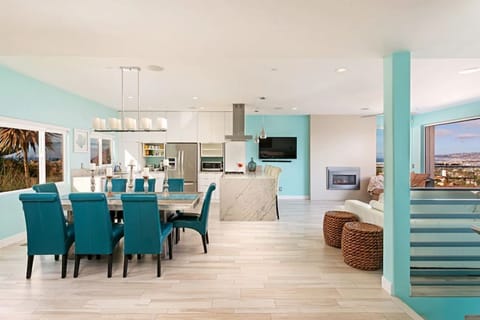 Contemporary dining at its best!
Table seats 6 while quartzite bar seats 4