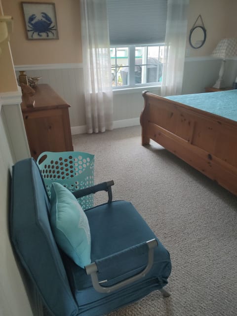 3 bedrooms, iron/ironing board, travel crib, free WiFi