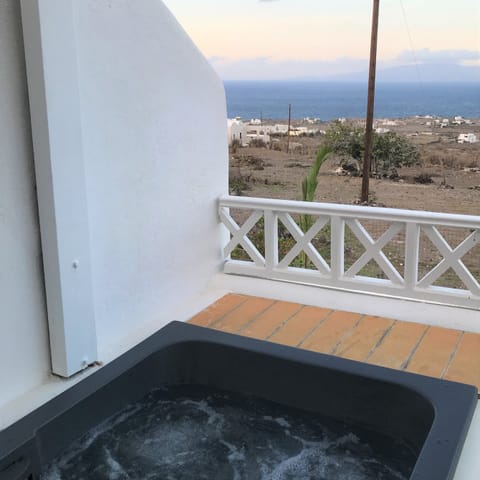 Hot tub with an amazing sea view to the east coast of Santorini