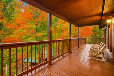 Wake up to beautiful mountain views and escape the everyday. Surround yourself with nature’s beauty — where serenity and adventure await just outside your door.