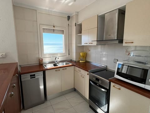 Fridge, microwave, dishwasher, coffee/tea maker