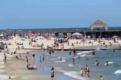 Beach nearby, sun loungers, beach towels