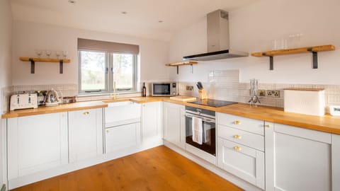 Kitchen-Diner, Chestnut Cottage, Bolthole Retreats