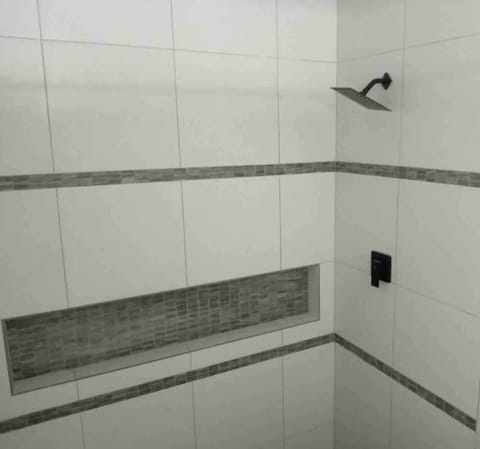 Combined shower/tub, hair dryer, bidet, towels