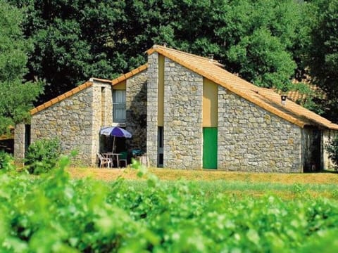 Plant, Building, Property, Green, Wood, Natural Landscape, Tree, House, Grass, Window