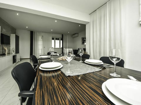 Table, Furniture, Property, Chair, Black, Lighting, Interior Design, Flooring, Wood, Floor