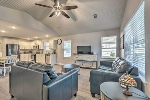 Little Rock Vacation Rental | 2BR | 2BA | 1,784 Sq Ft | 2 Steps Required