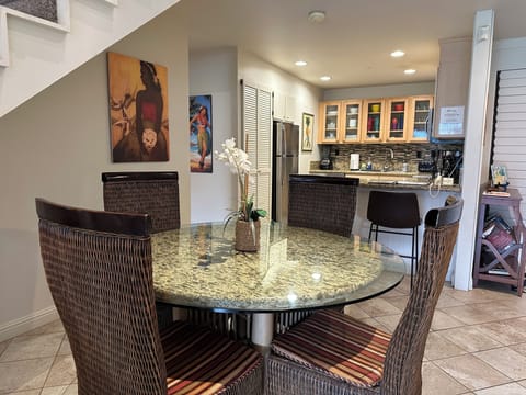 Dining table and Kitchen-5303:04