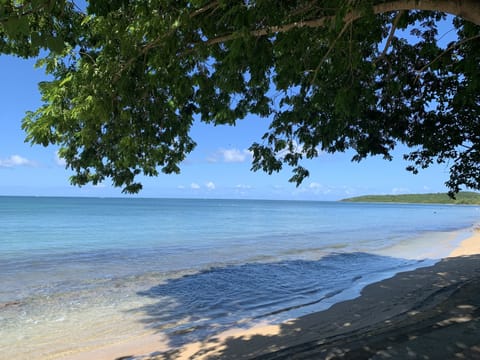 Beach nearby, sun loungers, beach towels