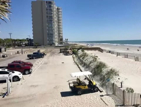 Beach nearby, sun loungers, beach towels