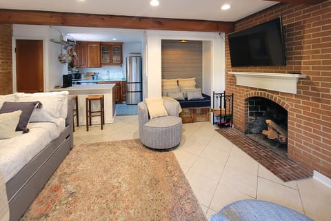 Living area | Smart TV, fireplace