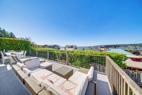 Langley Vacation Rental | 2BR | 2BA | Stairs Required | 1,000 Sq Ft