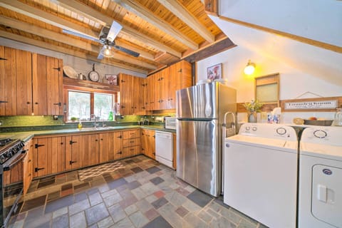 Kitchen | Washer & Dryer (Detergent Provided)