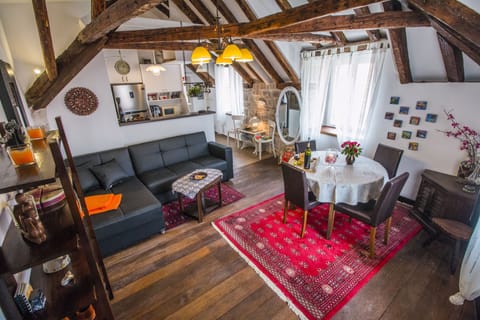 Modern furniture with traditional works of art and furnishing pieces