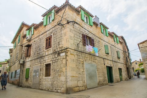Apartment building - Tiramola is on the last (second) floor