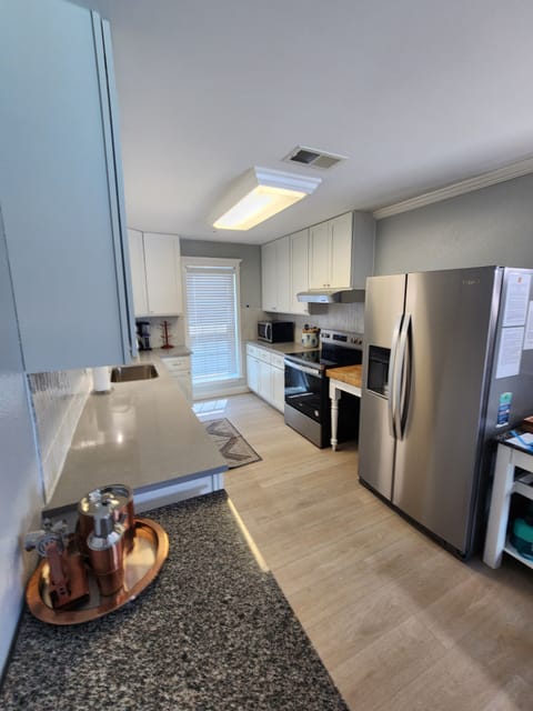 Kitchen renovated 3/2025, new refrigerator and stove