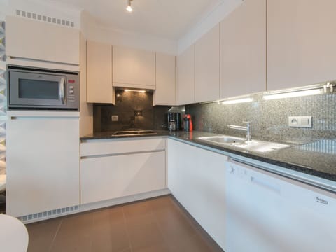 Countertop, Cabinetry, Property, Kitchen Appliance, Kitchen Stove, Kitchen, Wood, Home Appliance, Interior Design, Major Appliance