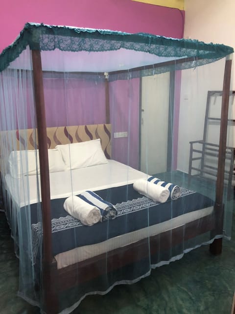 5 bedrooms, free WiFi, bed sheets
