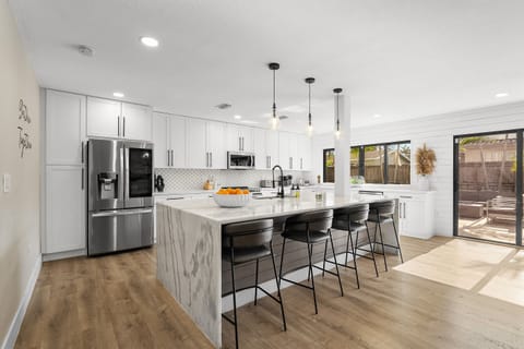 🥂 Space to gather, space to savor — create unforgettable moments around the island.