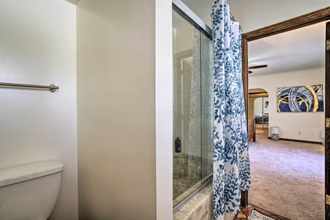 En-Suite Bathroom | Linens & Towels | Hair Dryer | Complimentary Toiletries