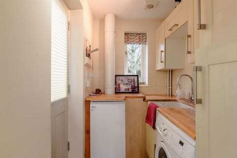 Landgate House Utility - StayCotswold