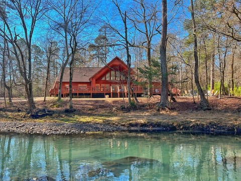 Just steps away from the river! Enjoy your favorite water activity. 