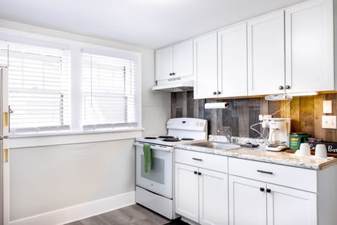 Bluetooth Radio in Kithchen