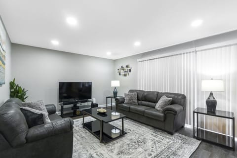 Living area | Smart TV, fireplace, video games, DVD player