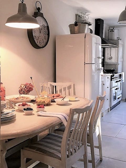 Kitchen with underfloor heating for the cooler months