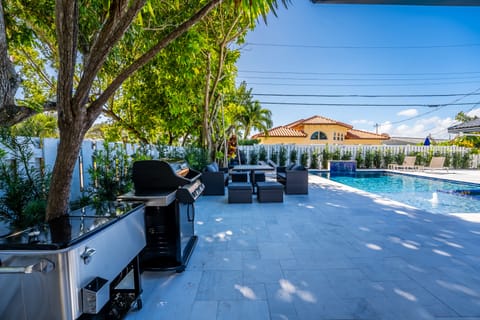 Large Patio, Pool, Hot Tub Sundeck & Waterfall, BBQ & Cooler