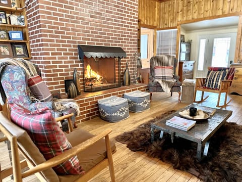 Living area | Smart TV, fireplace, table tennis, books