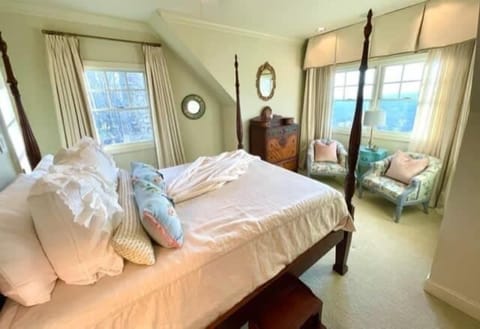 6 bedrooms, iron/ironing board, travel crib, internet