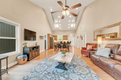 Living Room Looking Into The Kitchen